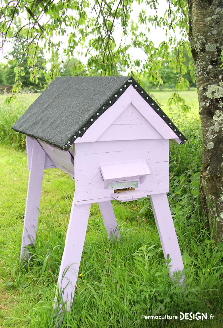 Explications et plans de Pierre Javaudin, expert en apiculture naturelle, pour la fabrication d’une ruche horizontale en palettes et matériaux de récupération, recyclés.