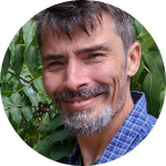 Portrait de Franck Nathié expert des jardins-forêt en France.